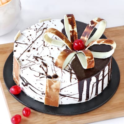 Order Designer Chocolate Vanilla Cake Half Kg Online At Best Price Free Delivery Igp Cakes