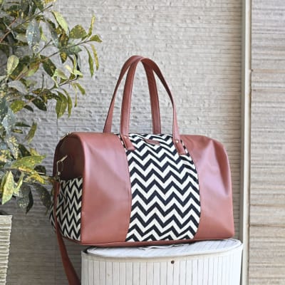 Buy/Send Duffle Bag Tan Chevron Online | IGP | JVS1249731