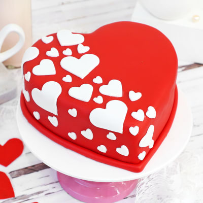 Premium Photo | Valentine's day heart cake