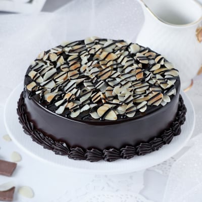 Mesmeric Chocolate Almond Cake (Half Kg)
