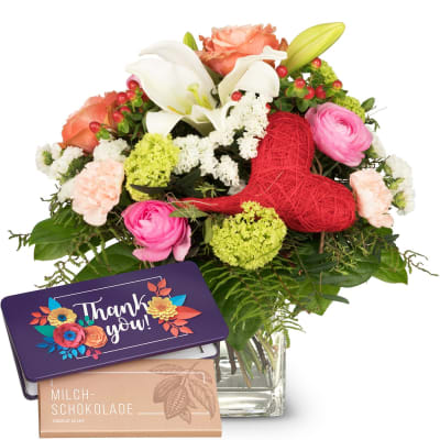 Mother S Day Bouquet With Bar Of Chocolate A Thank Youa Gift Send Interflora Gifts Online Id Igp Com