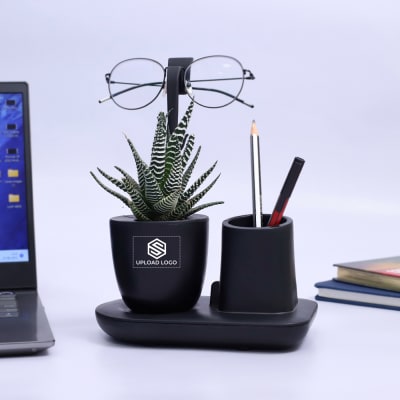 Buy/Send Personalized Desk Station with Plant Online | IGP | JVS1188337