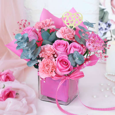 Buy/Send Pretty Pink Petals In Vase Online | IGP | HD1153618