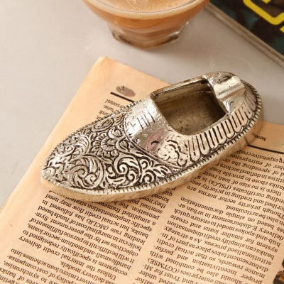 Online Wedding Gifts For Party Lover Male Friend Gift Shoe Shaped White Metal Ashtray