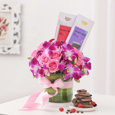 Splendid Floral And Chocolate Combo