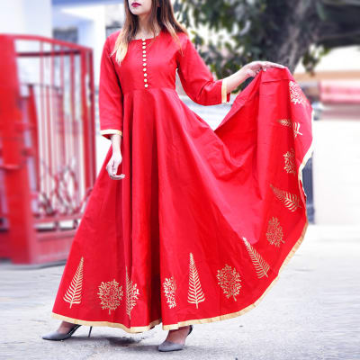 red long kurtis