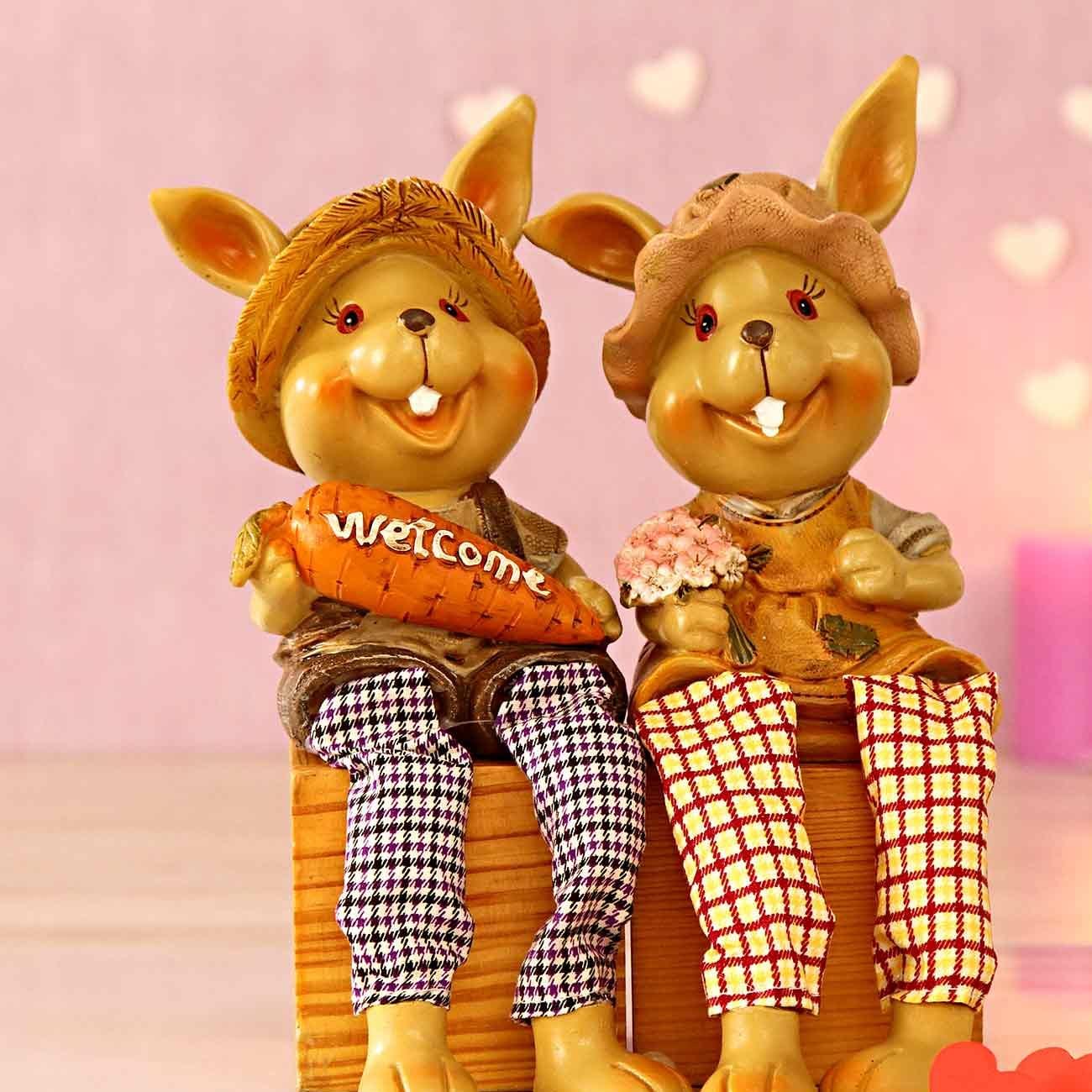 Adorable Showpiece for Couples