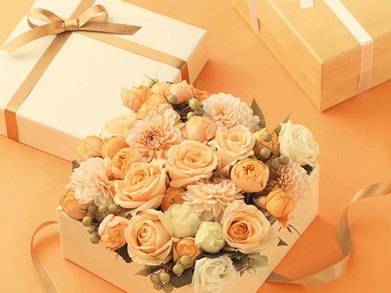 Anniversary Gifts: Best Wedding/Marriage Anniversary Gifts Online India